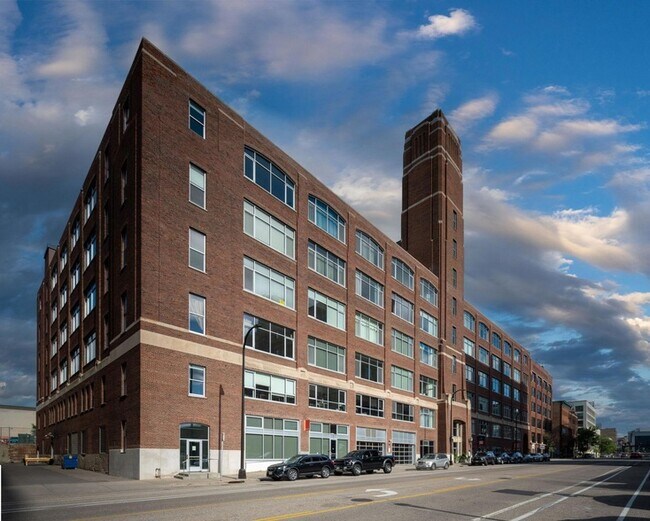 Building Photo - 700 N Washington Ave