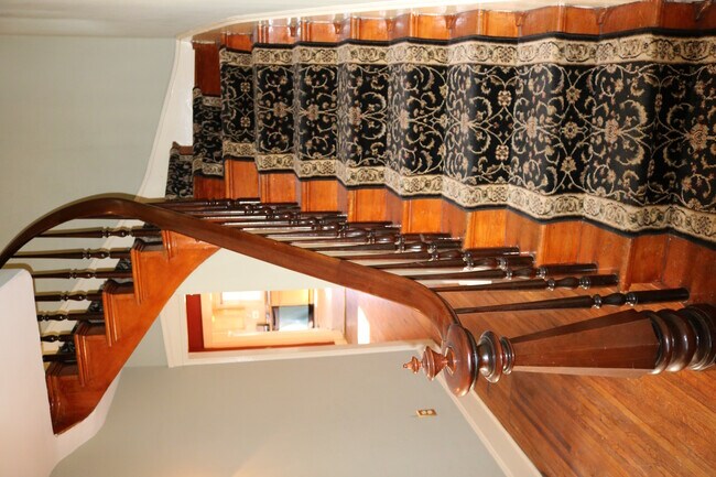 Building Photo - 1319 E 12th St