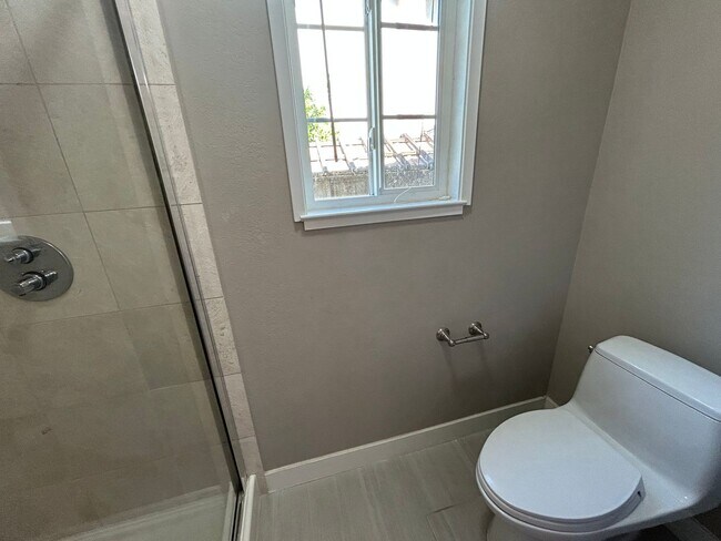 Building Photo - Recently Remodeled Single-Story 3/2 Gem in...