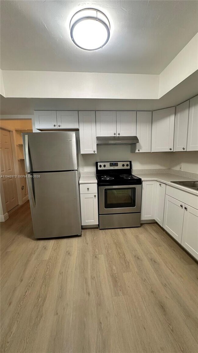 Building Photo - 6114 SW 31st St