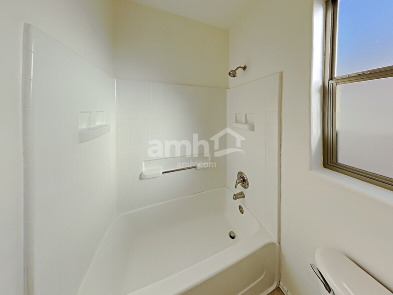 Building Photo - 124 E Calle Puente Azul