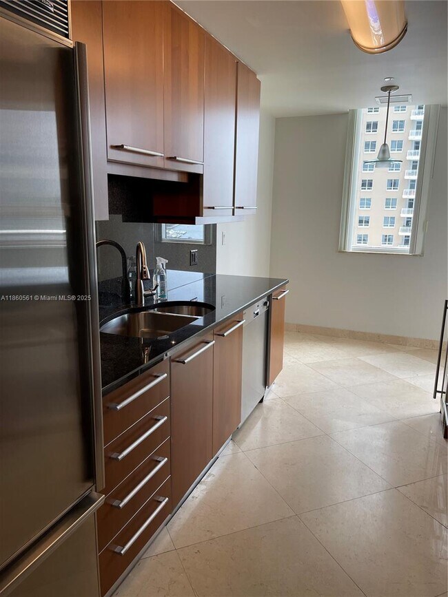 Building Photo - 901 Brickell Key Blvd