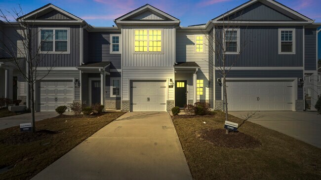 Building Photo - 153 Leo St