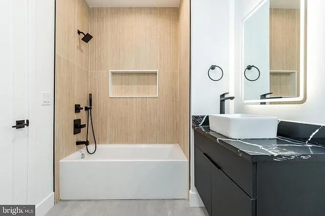 Building Photo - 1649 N 6th St