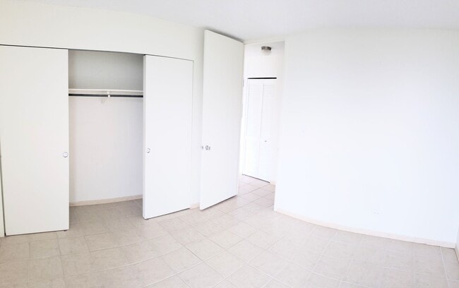 Building Photo - Summer Palace, Ala Moana, 1 Bedroom 1 Bathroom 1 Covered Parking Condominium Ocean View