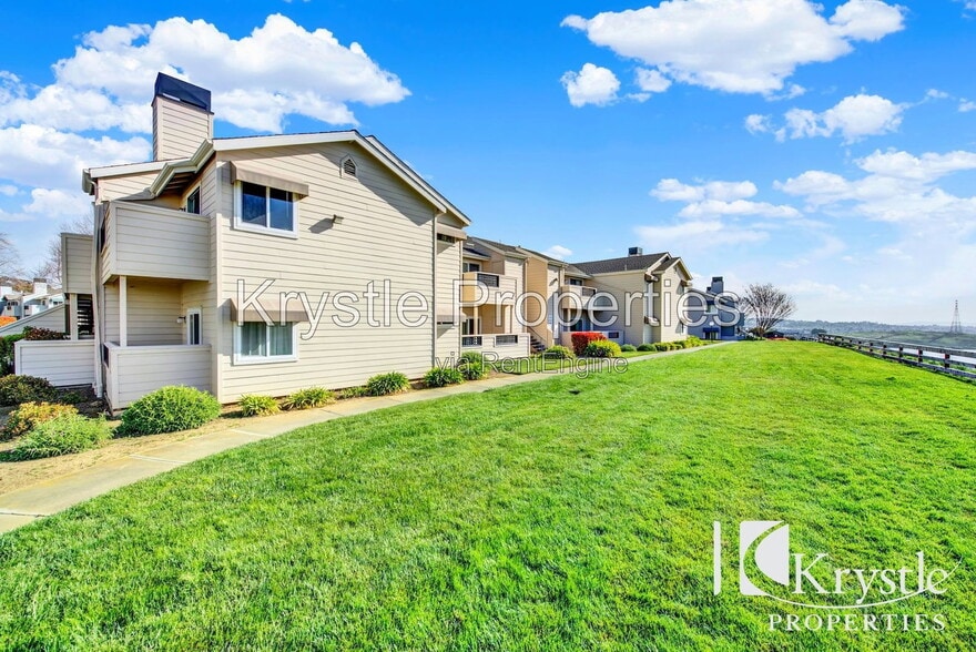 Building Photo - 1201 Glen Cove Pkwy