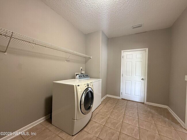 Building Photo - 404 Monet Ave