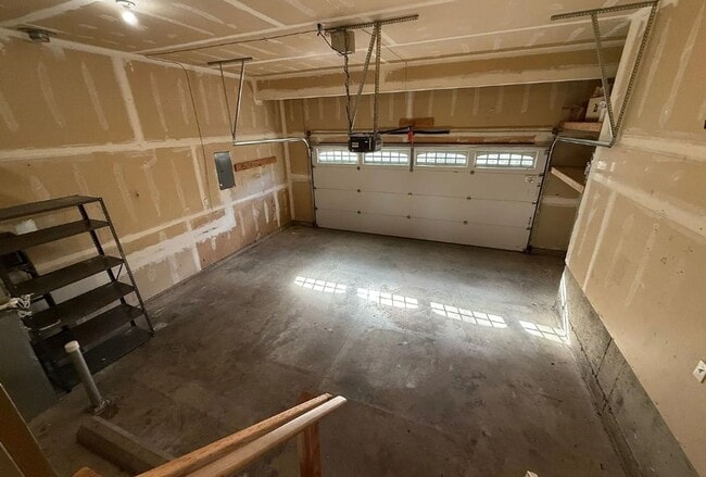 Building Photo - Large 6-Bedroom Home in Samish with a Fenced Yard