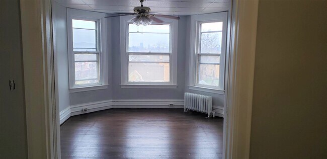 Bedroom - 139 Lincoln Ave