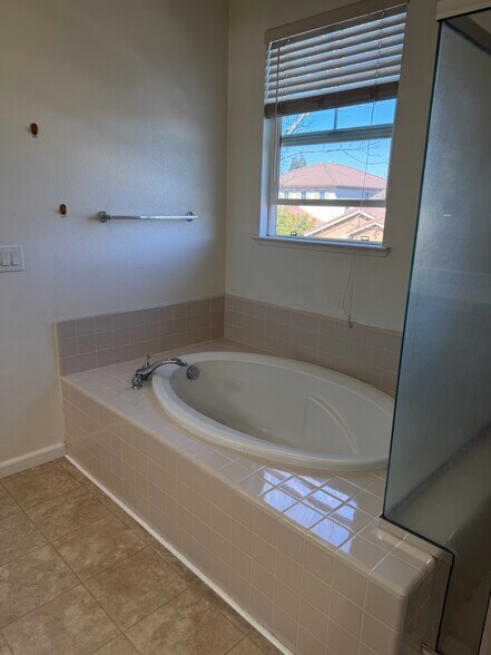 Building Photo - 5321 Matina Dr