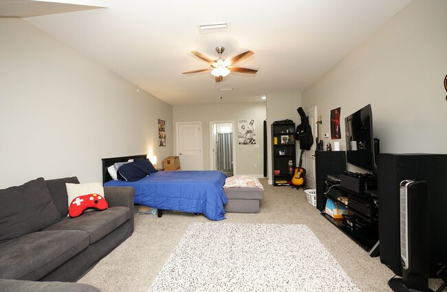 Building Photo - Pool Home in Niceville