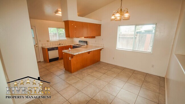 Building Photo - 5311 Sunbird Ct