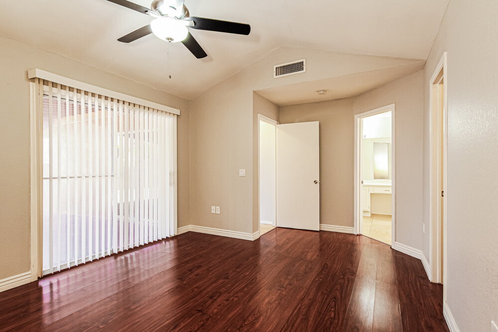 Building Photo - 7848 W Fleetwood Ln
