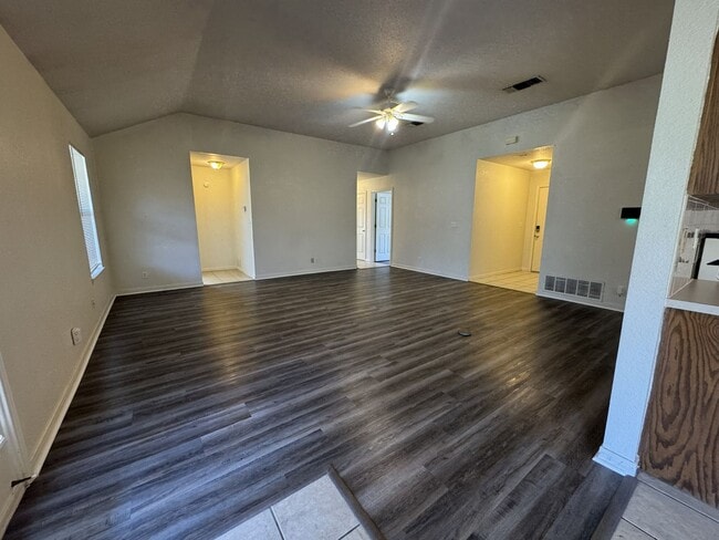 Building Photo - 305 Grizzly Trail