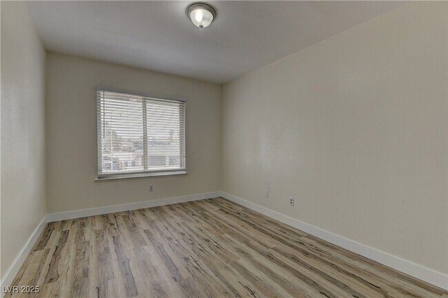Building Photo - 1678 E Hacienda Ave