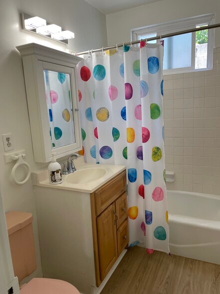 Building Photo - 454 S Oak Knoll Ave