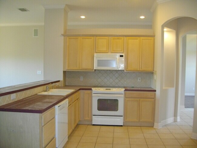 Building Photo - Kings Pointe Subdivision Just off E..Kings...