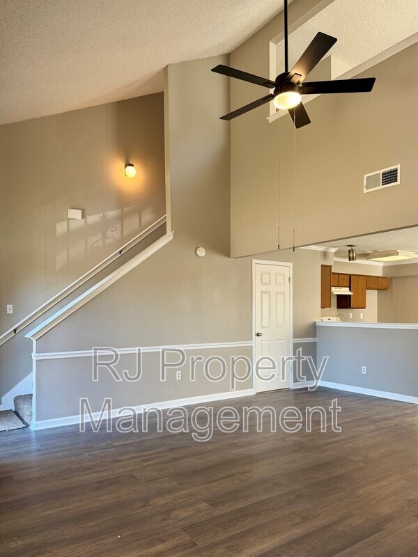 Building Photo - 5996 Parktree Cove