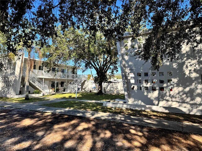 Building Photo - 251 Hibiscus Dr