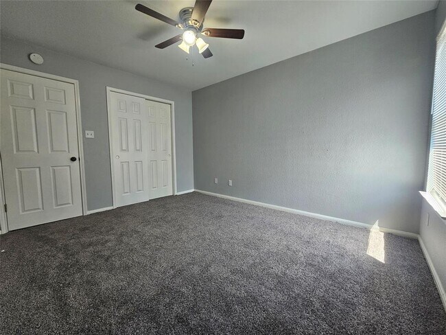 Building Photo - 164 Ashwood N