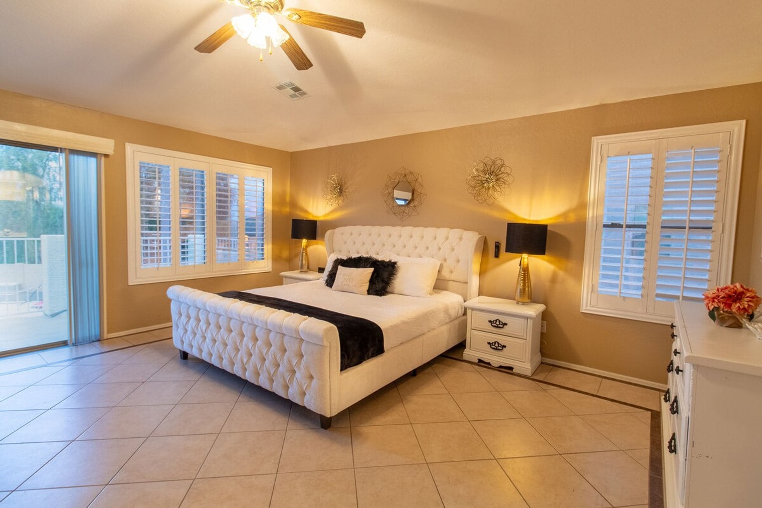 Building Photo - 1994 E Racine Dr