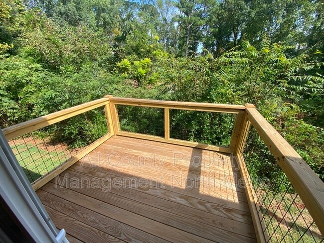 Building Photo - 5390 Valley Dr