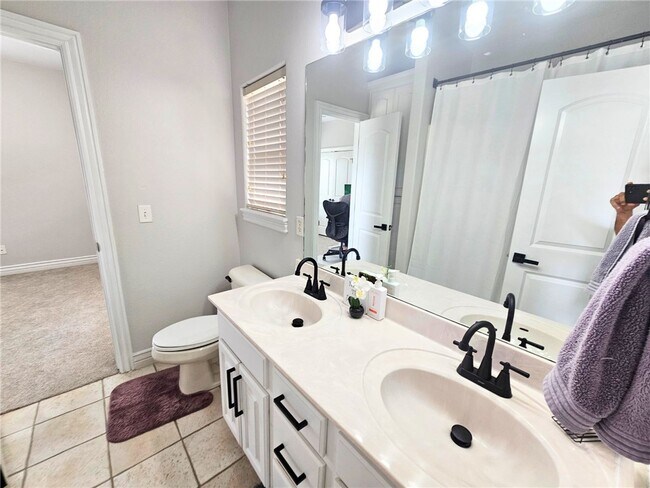 Building Photo - 3803 SW Kite Dr