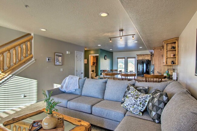 Building Photo - 3524 N Fox Run Dr