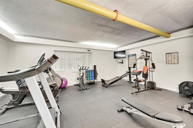 Building Photo - 1401 S Ocean Dr