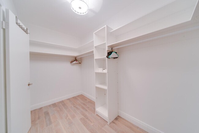 Building Photo - 11397 Pond View Dr