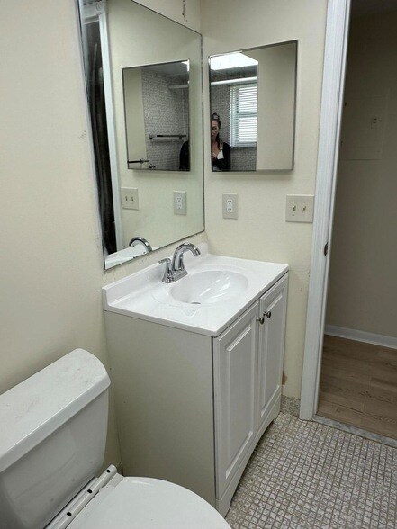 Building Photo - 548 Normandy Ln