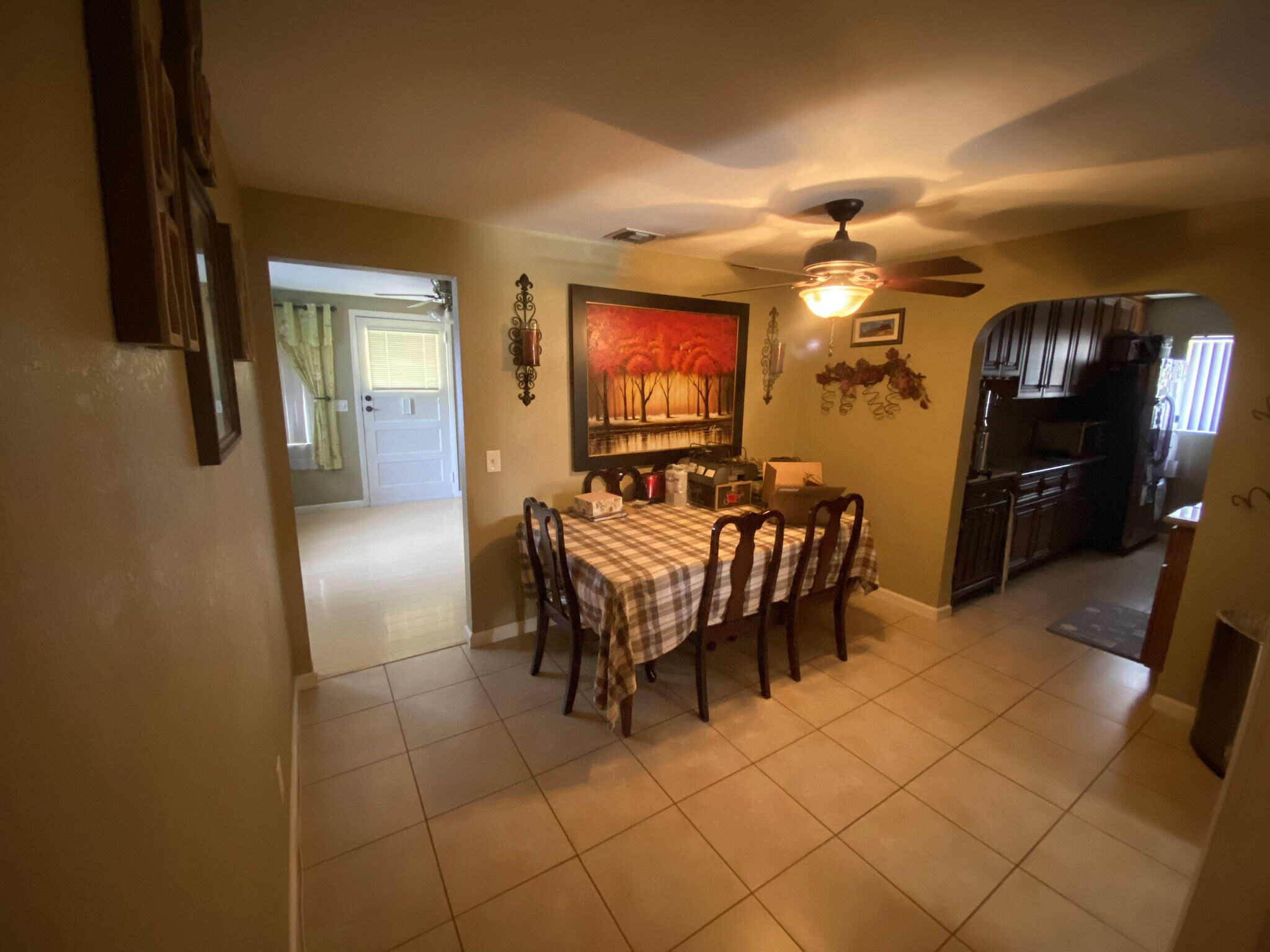 Building Photo - 172 W Elm Ct