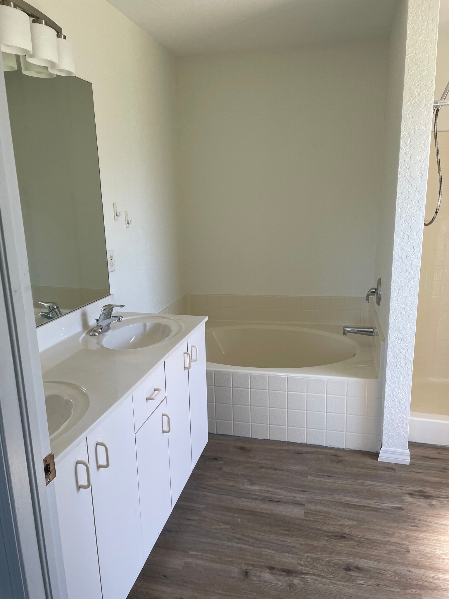 Building Photo - 1055 Bismarck Rd