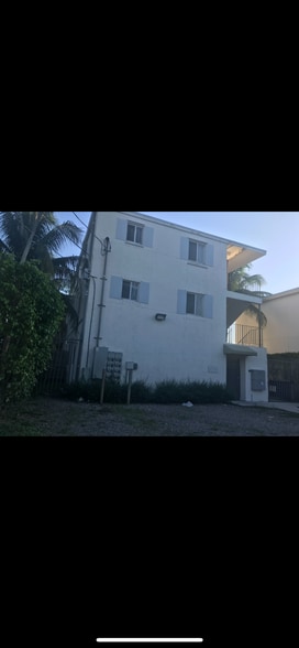 Building Photo - 3680 Oak Ave