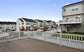 Building Photo - Beaufiful 3BR 2.5BA end unit town home wit...