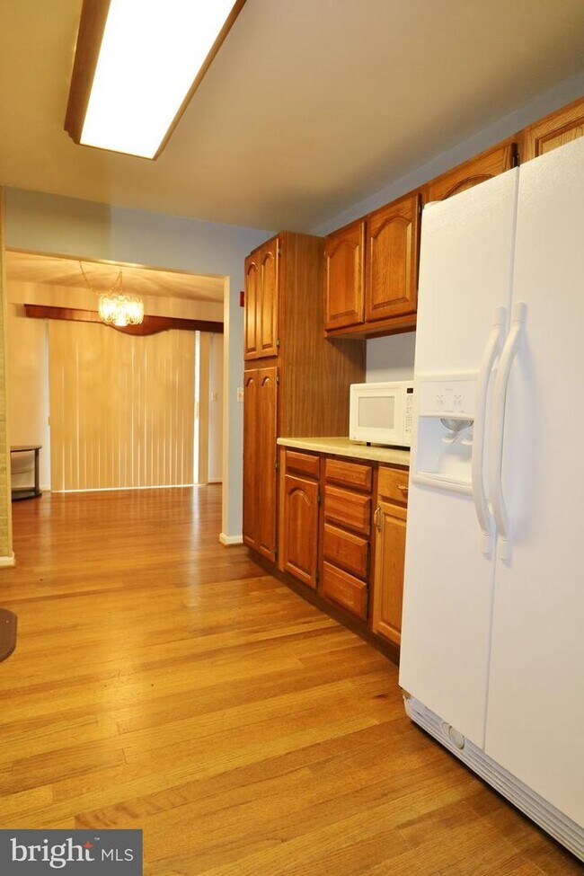 Building Photo - 6061 Dawn Dr