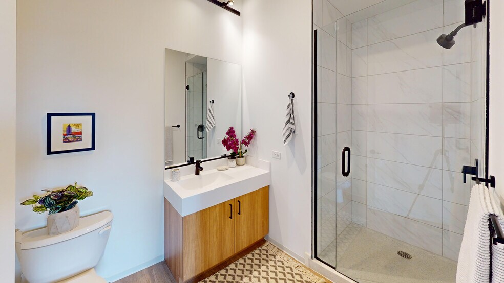 Building Photo - 1619 S Michigan Ave