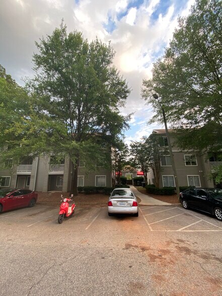 Building Photo - 1221 University Ct