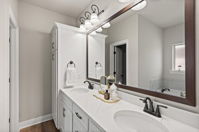 Building Photo - 212 Blaze Blvd