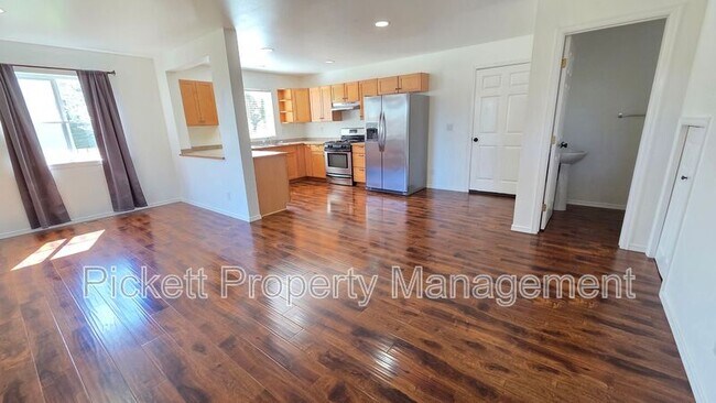 Building Photo - 1733 N Wycoff Ave