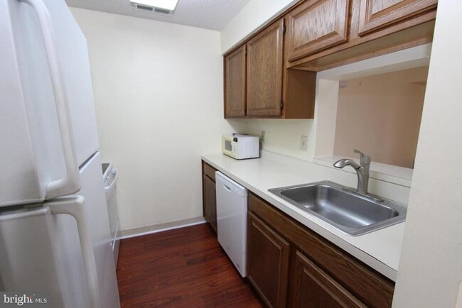 Building Photo - 5012 Ravens Crest Dr