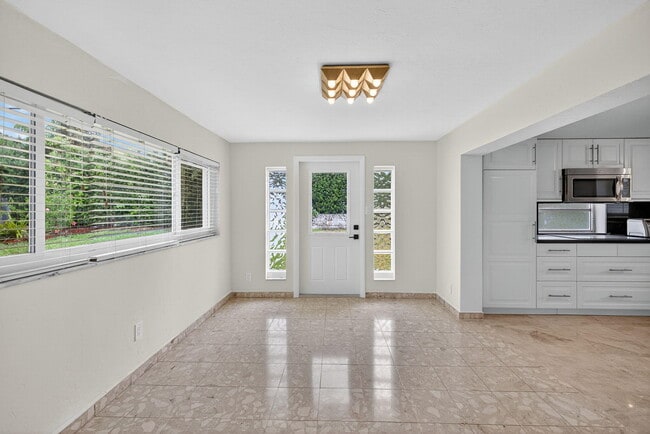 Building Photo - 4442 Sea Grape Dr