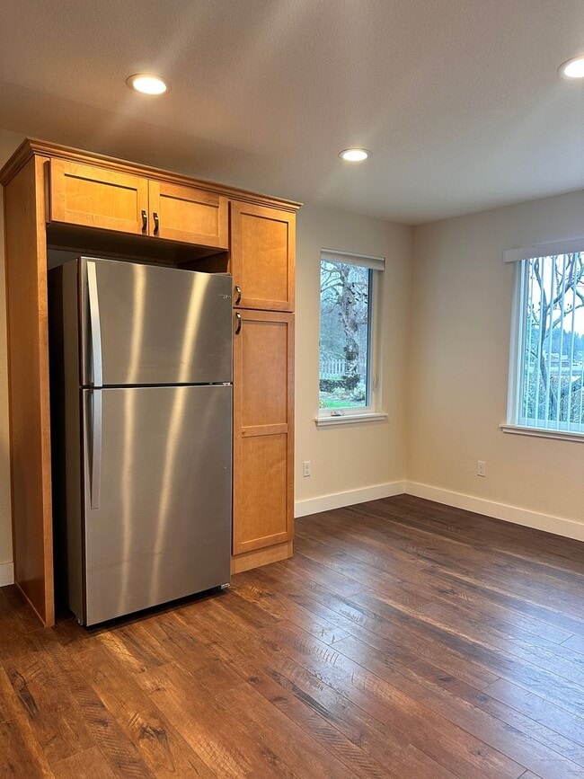 Building Photo - Charming 2-bedroom, 1-bathroom home