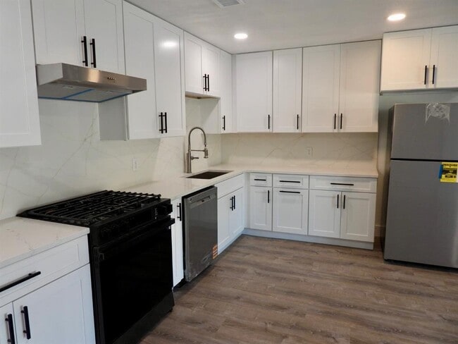 Primary Photo - 1619 Rutland Dr