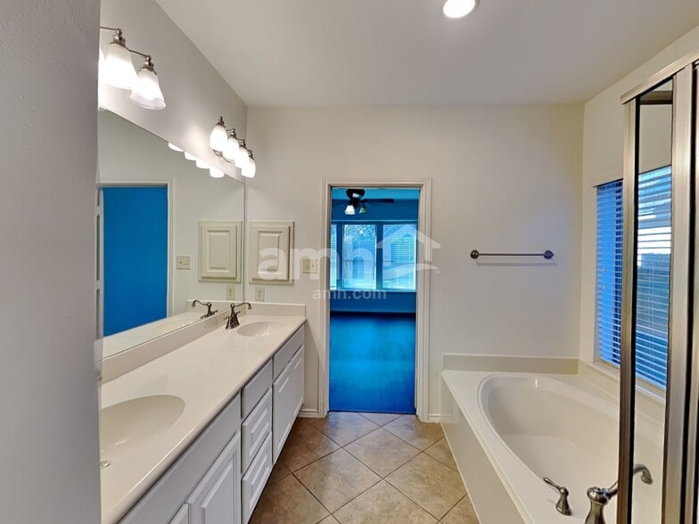 Building Photo - 1323 Laura Hills Ln