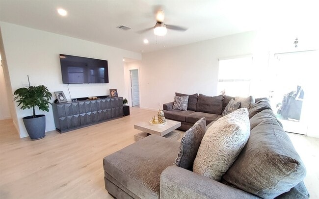 Building Photo - 31731 Hallington Hl Ln
