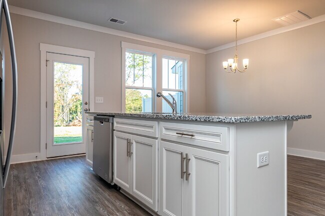 Building Photo - Elegant 3 Bedroom 2.5 Bathroom Townhome Near Downtown Greenville $1,850/mo rent