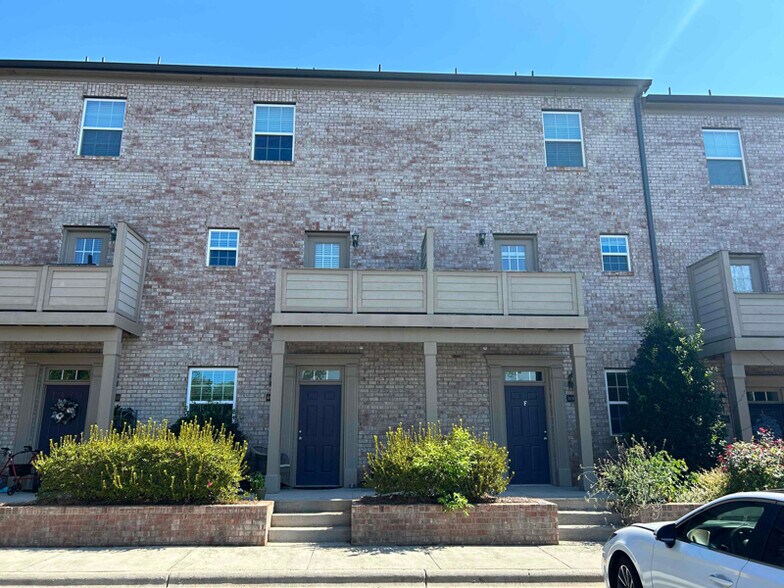 Building Photo - 400 Armour St