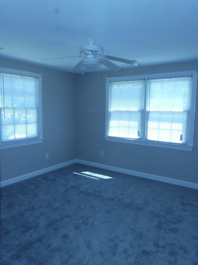 Building Photo - Water Front home on the Poquoson River wit...