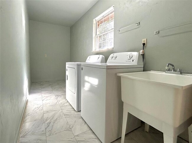 Building Photo - 26613 NW 3rd Ave